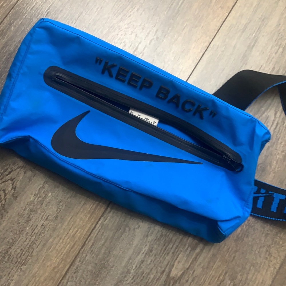 Nike off whit fany pack